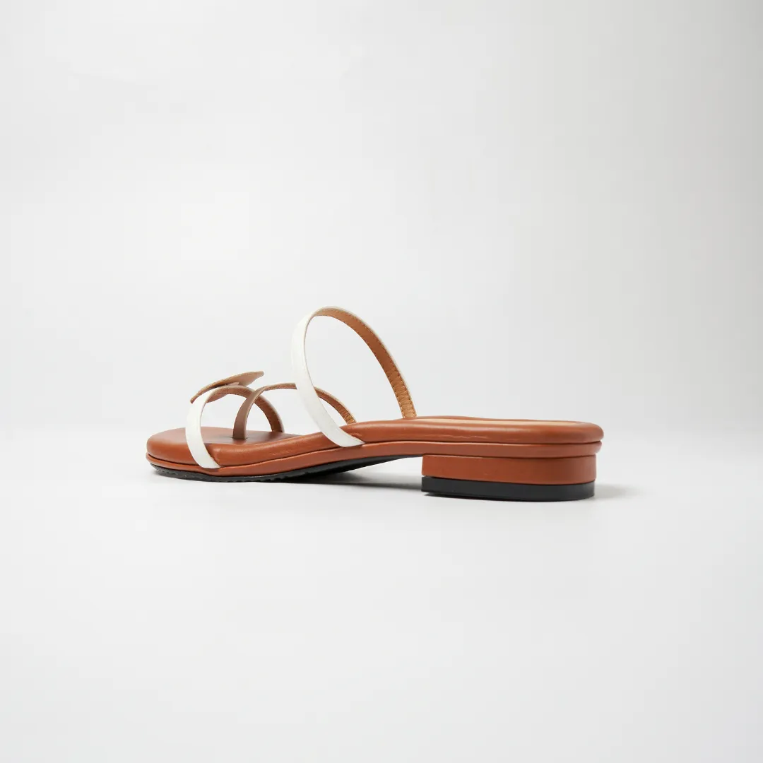 Hana White Flats