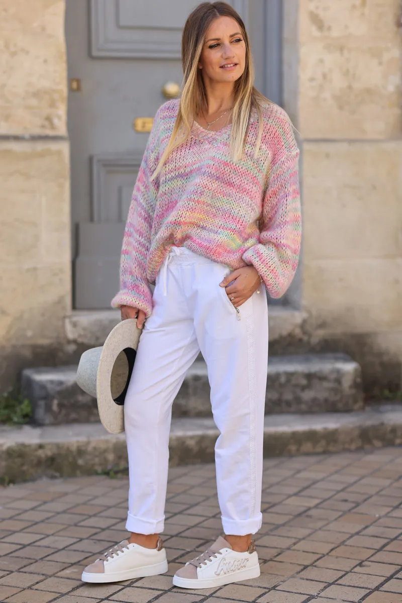 Jogging blanc en coton ceinture élastique et poches zips liseré broderie chevrons