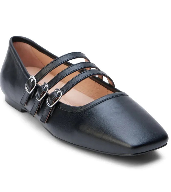 Nova Flat in Black