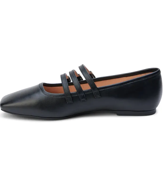 Nova Flat in Black